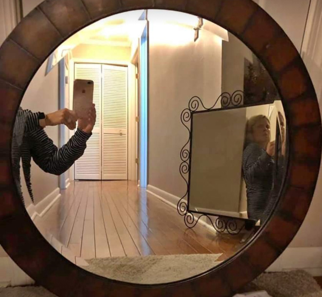 Funny mirror selling pic.