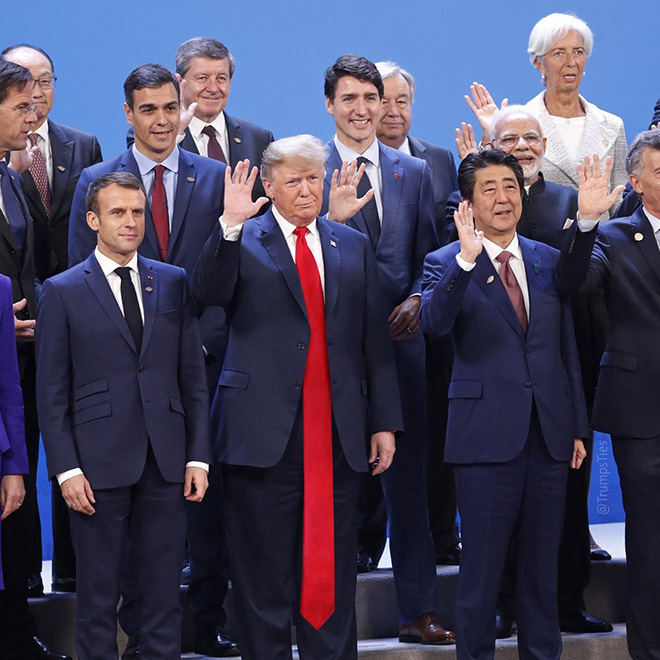 People are photoshopping Trump with extremely long tie to annoy the president.