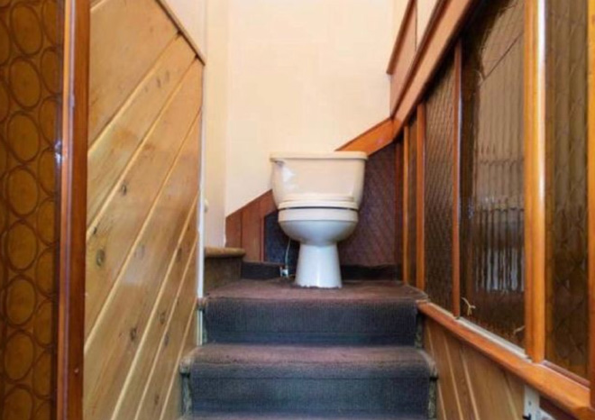 Toilet design fail.